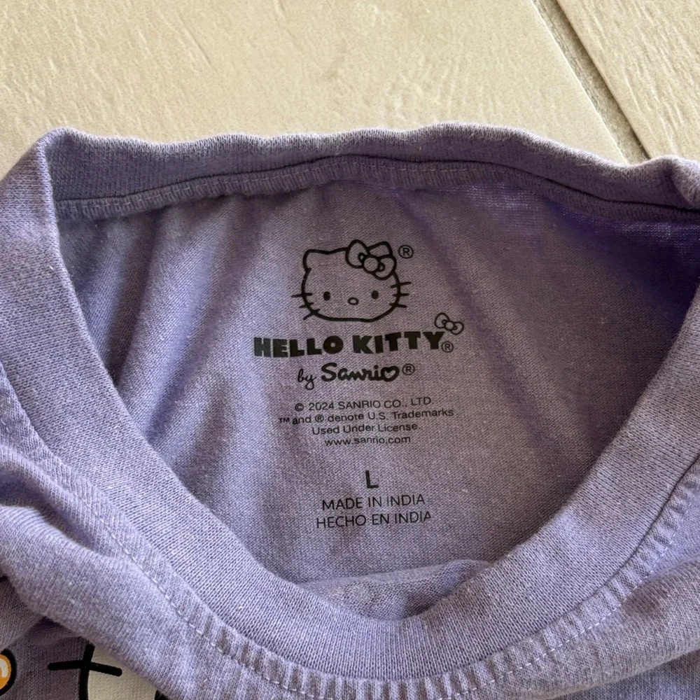 Classic/Vintage lavender Hello Kitty tshirt - Picture 2 of 5